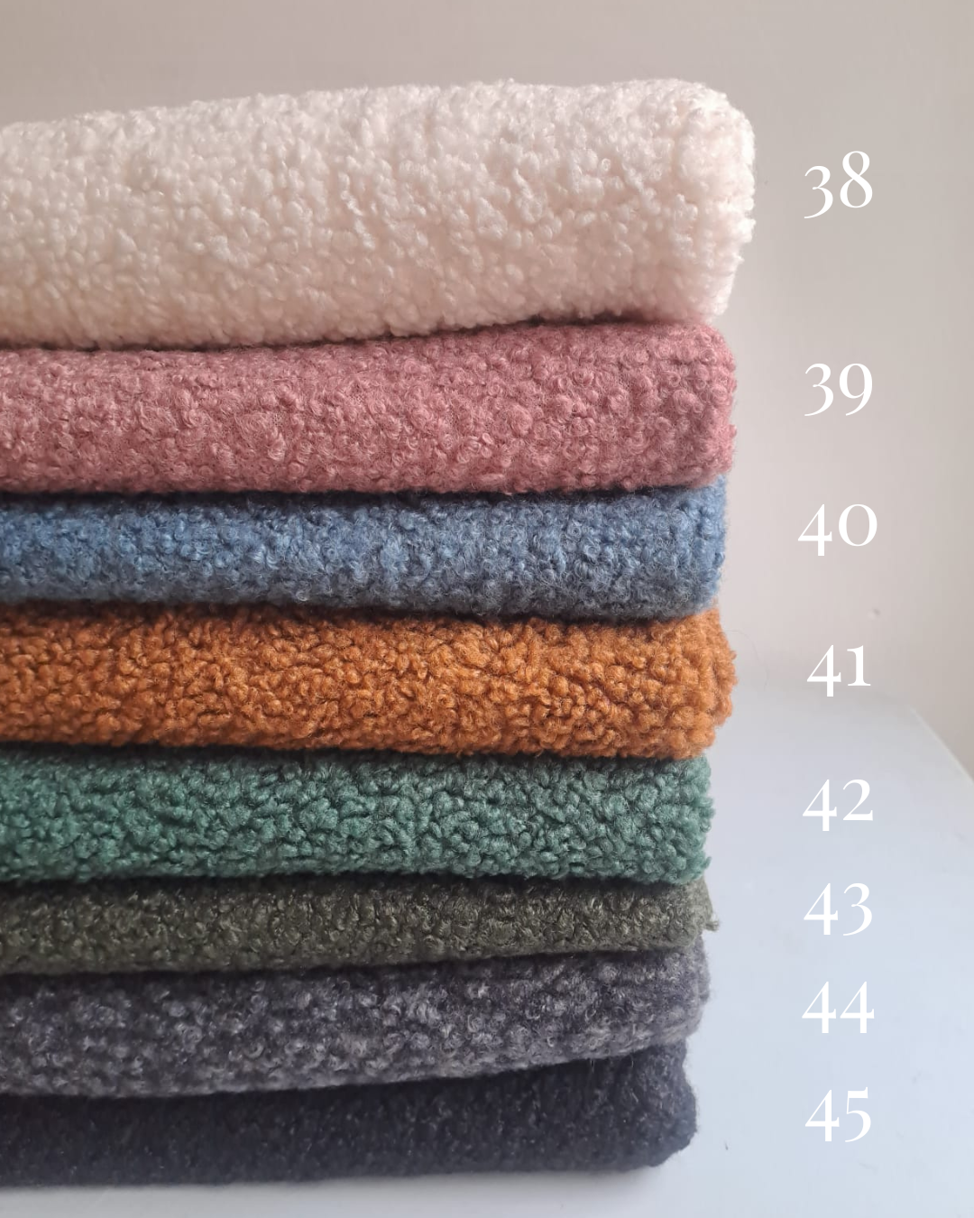 Tissus_lafabrikdolie_6_moumout_blanc_rose_bleu_orange_vert_gris_noir